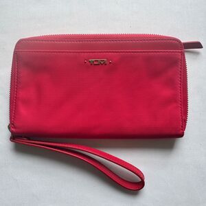 TUMI Vista Nylon Zip-Around Wristlet Strap Travel Wallet Red 4.5" X 7.5"